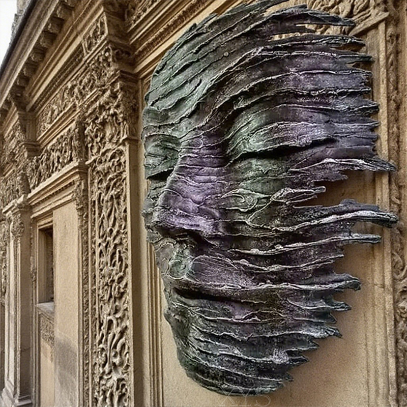 Escultura facial apilada abstracta de bronce – Arte mural moderno