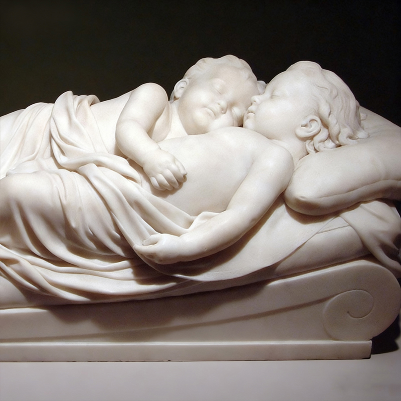 “Dos niños durmiendo” Escultura humana de mármol
