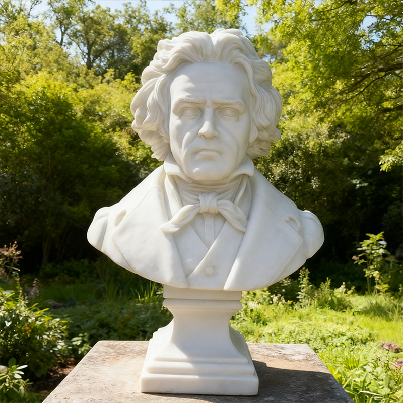 Busto de escultura humana de mármol con temática de Beethoven