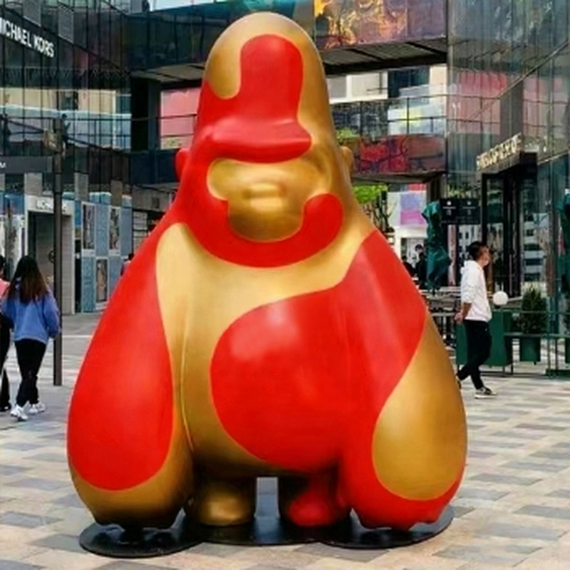 Escultura de gorila de dibujos animados en fibra de vidrio