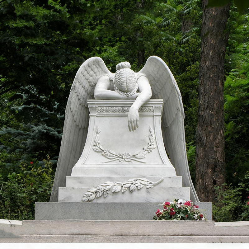 Lápida de mármol de ángel con cabeza arqueada