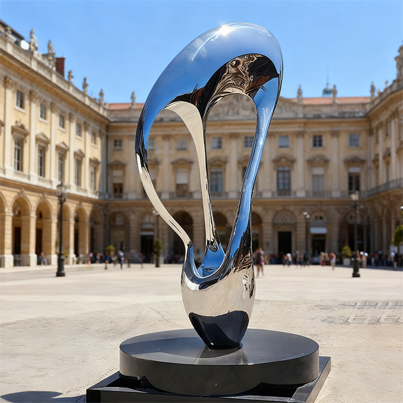 Escultura de acero inoxidable pulida con espejo