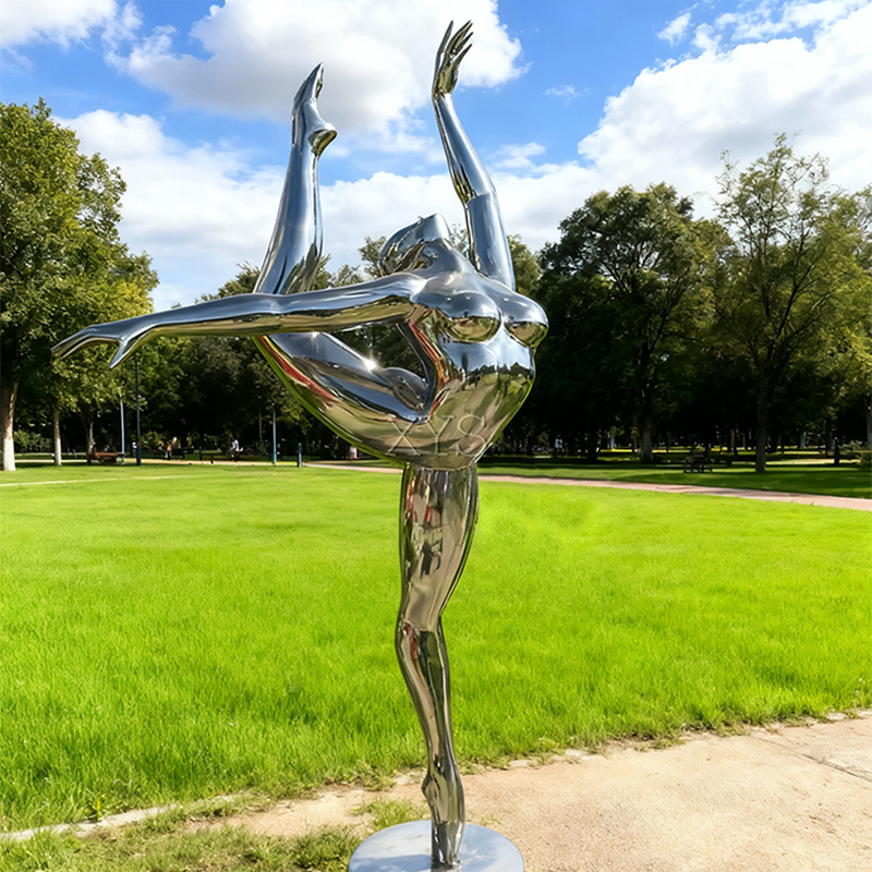 Escultura de bailarina de espejo Grace in Motion
