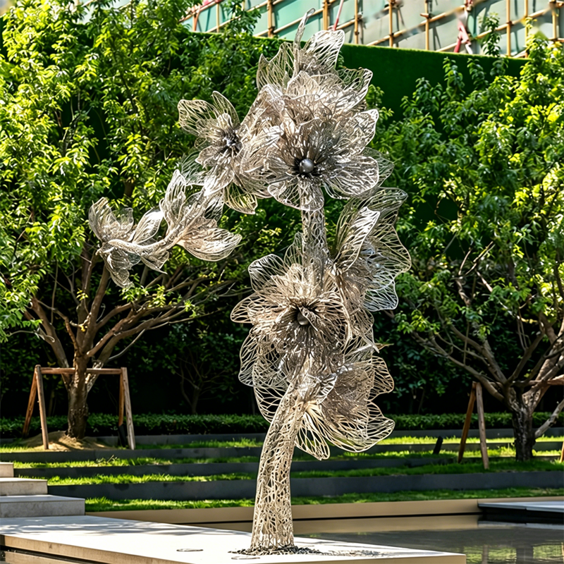 Escultura de árbol de flores de acero inoxidable calado con flores en flor