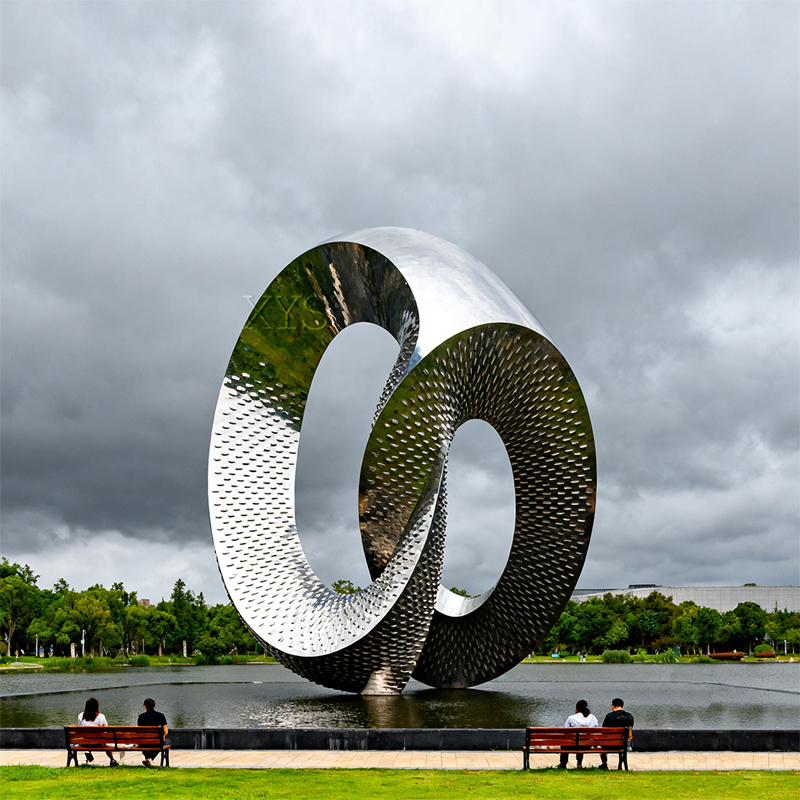 Escultura entrelazada de doble anillo Mobius Loop