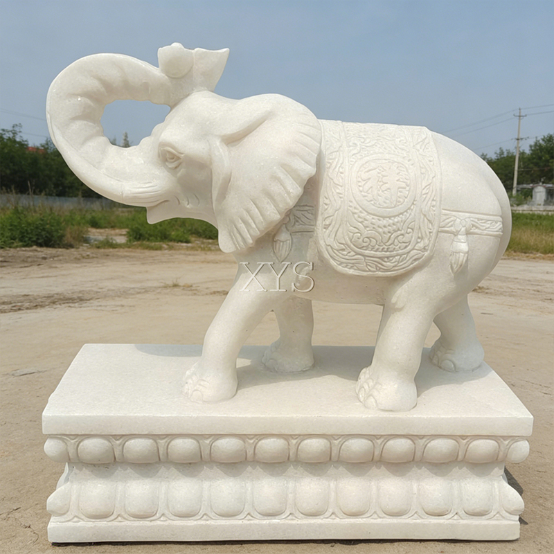Escultura de elefante tallada en piedra de mármol blanco