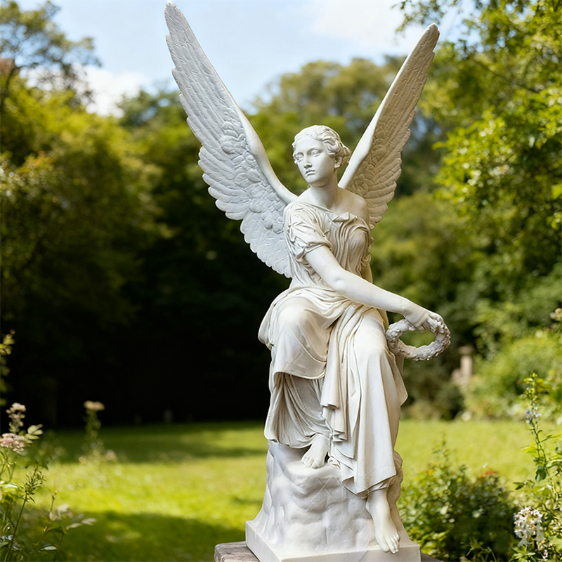 Escultura de la diosa de la victoria alada de mármol blanco