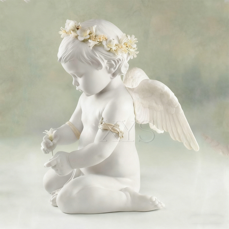 Escultura de ángel pequeño