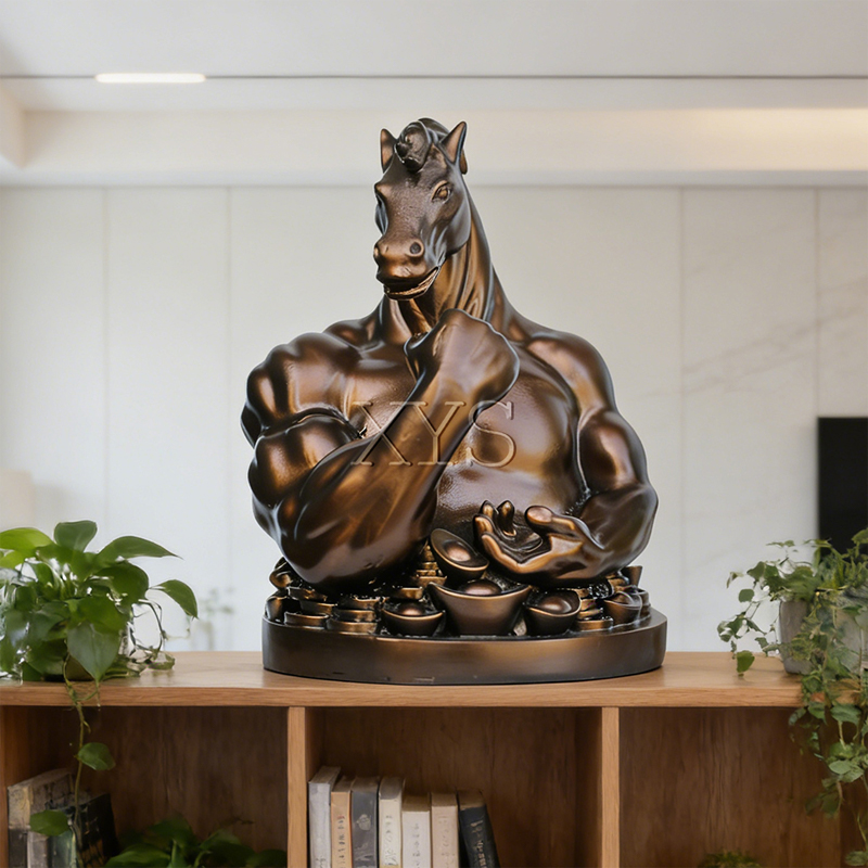 Busto de hombre musculoso con cabeza de caballo de bronce