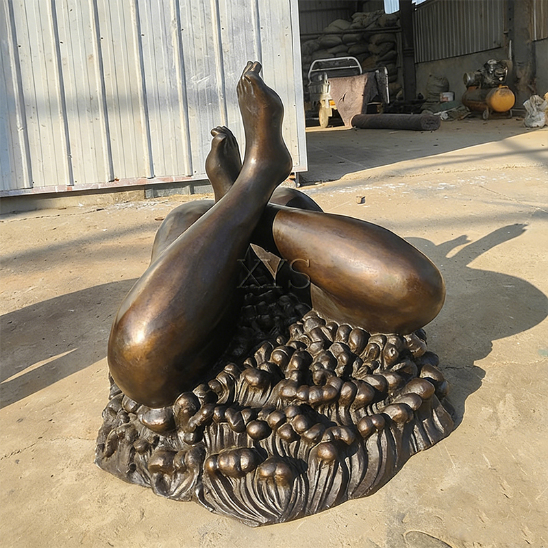 Escultura figurativa de bronce para cuerpo y piernas