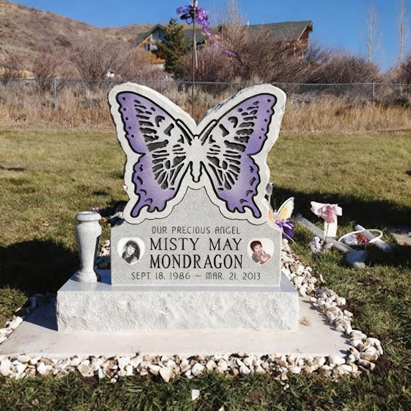 Lápida de arte con diseño de mariposa