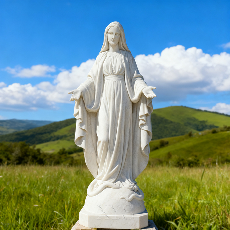 Estatua de la Virgen María de mármol blanco