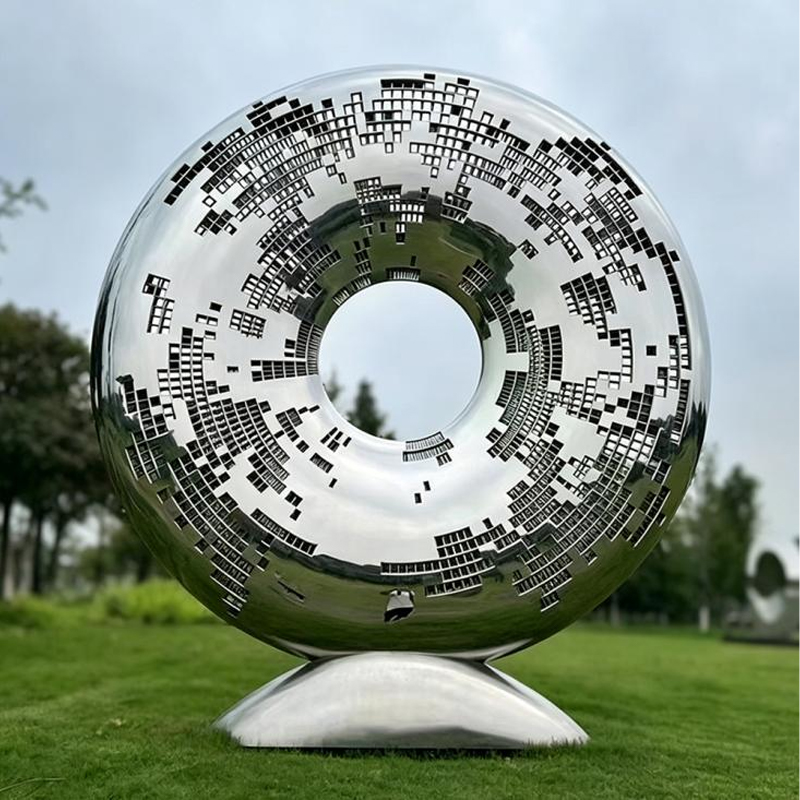 Escultura de acero inoxidable con anillo hueco Matrix