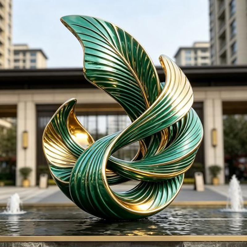Escultura de acero inoxidable de hojas entrelazadas en verde y oro