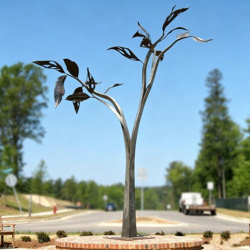 Escultura minimalista de árbol de metal de hoja hueca