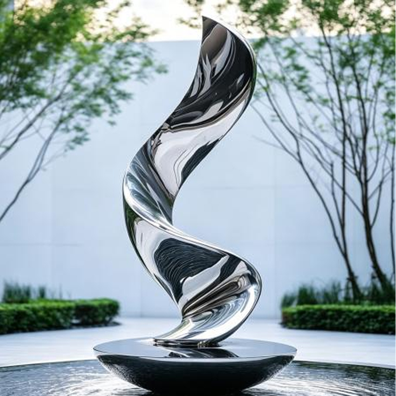 Escultura de acero inoxidable con cinta retorcida pulida como espejo